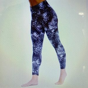 BALANCE COLLECTION 7/8Leggings NWT Navy/WT Size S